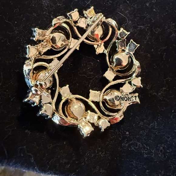Vintage Monet brooch - Picture 2 of 2